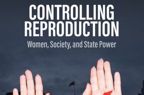 Buchcover von »Controlling Reproduction« mit Händen auf schwarzem Hintergrund, auf denen rote Blitze gemalt sind