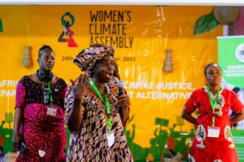 Afrikanische Aktivistinnen sprechen auf dem Women’s Climate Assembly