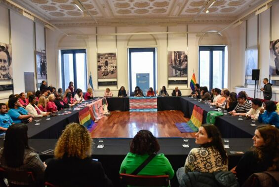 Der ehemalige Frauensaal im Präsidentschaftssitz, der von der neuen Regierung zu einem Saal mit Männerportaits umgewandelt wurde