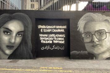 Ein Graffiti zeigt das queere Paar Elham Choubdar und Zahra Sedighi Hamedani, die in Iran zu Tode verurteilt wurden