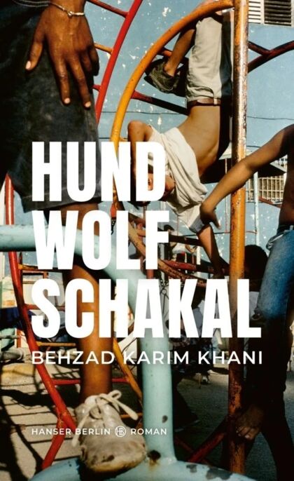 Foto von Jugendlichen auf dem Buch »Hund, Wolf, Schakal« von Behzad Karim Khani