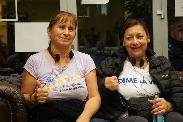 Rubiela Giraldo und Jaqueline Castillo vertreten die Organisation MAFAPO – Madres de los Falsos Positivos auf einer Reise in Deutschland | Foto: Julia Duffner