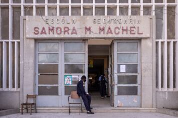 Ein Schulgebäude in der Großstadt Beira trägt den Namen des FRELIMO-Mitglieds und ersten Präsidenten Mosambiks Samora M. Machel