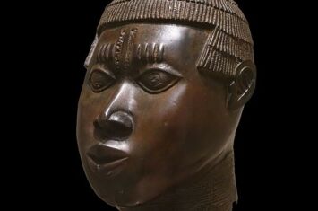 Kopfskulptur aus dem Königreich Benin - Museum Paris